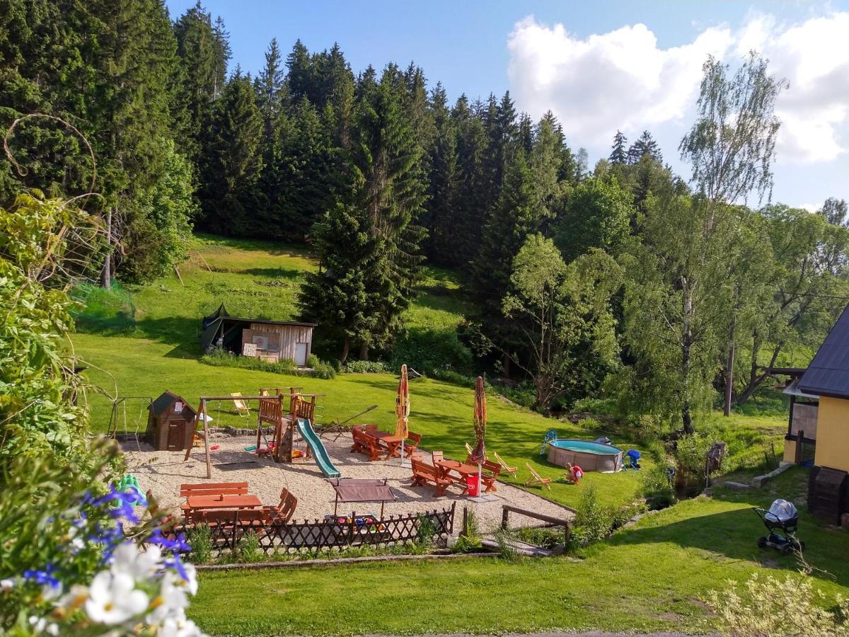 Penzion Karolina Lucany nad Nisou Экстерьер фото